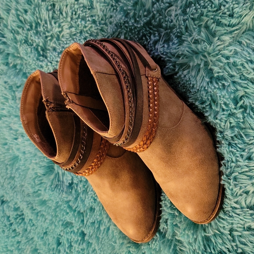 SO Tan Ankle Boots Size 7.5